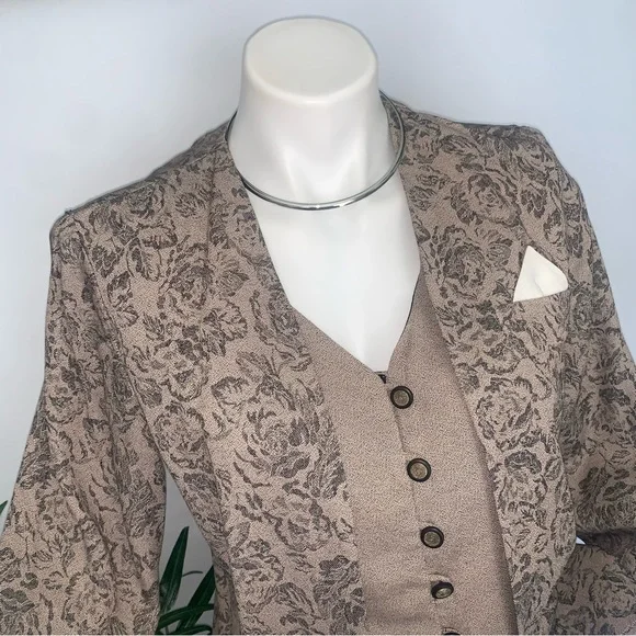 v i n t a g e :: Unique Romantic Victorian Blazer & Built In Vest - Picture 3 of 15